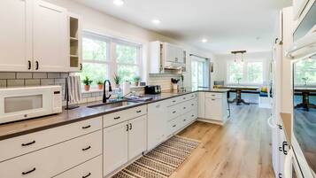 House (5 Bedrooms) | Interior