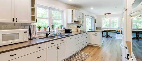 House (5 Bedrooms) | Interior