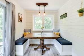 House (5 Bedrooms) | Interior