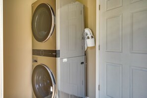 Interior - Waterfront Buckeye Lake Vacation Rental w/ Hot Tub (Thornville)