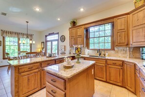 House (4 Bedrooms) | Interior - Spacious Greenbrier Vacation Rental on ~ 4 Acres! (Greenbrier)