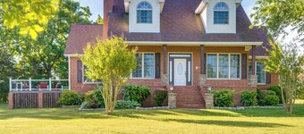 Spacious Greenbrier Vacation Rental on ~ 4 Acres!