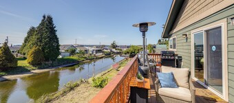 Waterfront Birch Bay Rental - Walk to Beach!