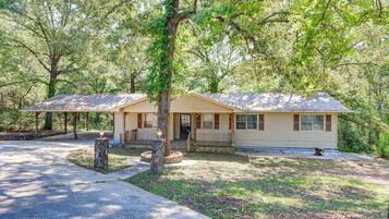 House (3 Bedrooms) | Front of property