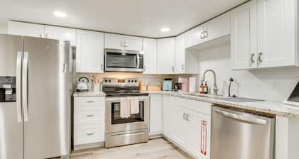 Delightful Home ~ 14 Mi to Downtown Salt Lake City