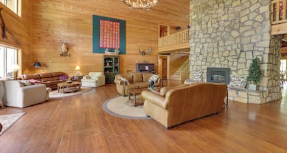Fraziers Bottom Cabin on 800 Acres of Land w/ Lake