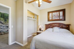 3 Schlafzimmer, laptopgeeigneter Arbeitsplatz, Bügeleisen/Bügelbrett