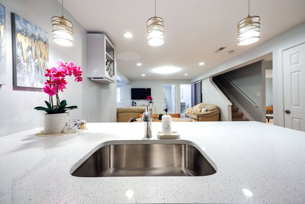 House (2 Bedrooms) | Private kitchen | Microwave, oven, stovetop, cookware/dishes/utensils - Cozy Herndon Home Near Wineries! (Herndon)