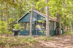 Cottage (2 Bedrooms) | Interior - Southold Cottage w/ Patio & Grill - Walk to Beach! (Southold)