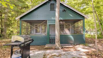 Cottage (2 Bedrooms) | Front of property