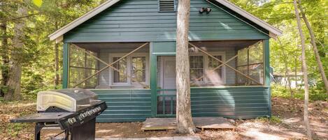 Cottage (2 Bedrooms) | Depan hartanah