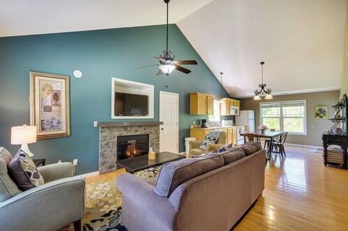 Cozy Resort-style Escape on Taylorsville Lake!