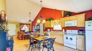 Cottage (2 Bedrooms) | Interior