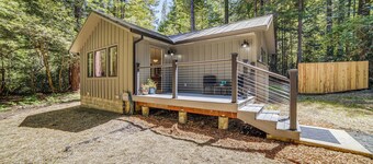 Peaceful Mendocino Cottage Surrounded By Redwoods