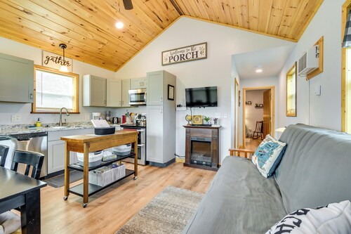 Cozy New York Abode - Porch, Near Fishing & Hiking
