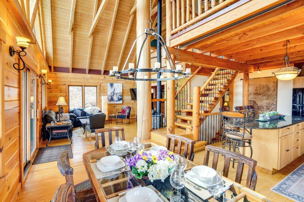 Massachusetts Vacation Rental w/ Deck & Grill - Plainfield, MA