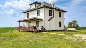 House (5 Bedrooms) | Interior