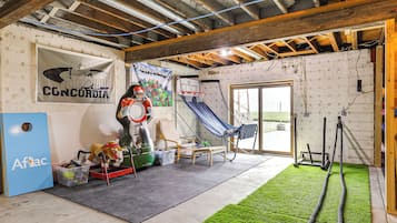 House (5 Bedrooms) | Interior