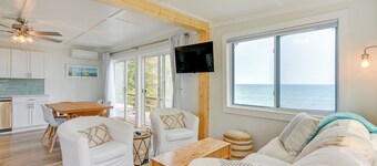 Beachy Palms Cottage on Lake Huron w/ Hot Tub!