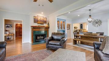 House (4 Bedrooms) | Front of property