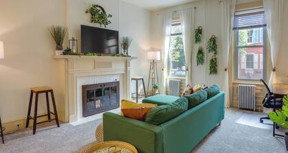 Walk to Restaurants & Shops: Apt in Pennsylvania!