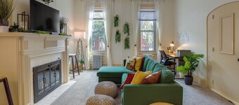 Walk to Restaurants & Shops: Apt in Pennsylvania!