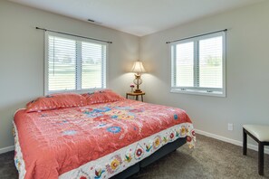 House (4 Bedrooms) | 4 bedrooms, laptop workspace, iron/ironing board, bed sheets - Steamboat Rock Home ~ 3 Mi to Pine Lake State Park (Steamboat Rock)