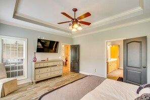 House (3 Bedrooms) | 3 bedrooms, laptop workspace, iron/ironing board, bed sheets - Muscle Shoals Home < 3 Mi to Recording Studios! (Muscle Shoals)