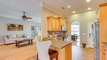House (3 Bedrooms) | Private kitchen | Microwave, oven, stovetop, dishwasher