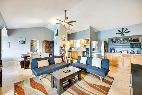 Hus (2 Bedrooms) | Oppholdsområde | TV og TV-spill