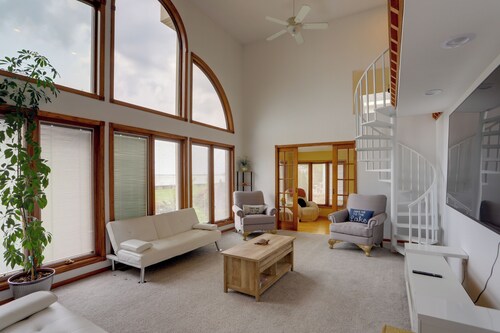 Waterfront Luna Pier Home 14 Mi to Downtown Toledo