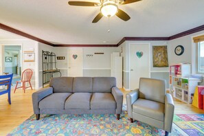 House (3 Bedrooms) | Interior