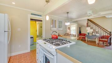 Cottage (3 Bedrooms) | Private kitchen | Microwave, oven, stovetop, dishwasher