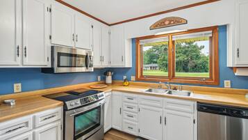 House (4 Bedrooms) | Interior