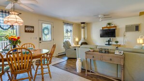 Unclassified image, 4 of 29, button - Washington Vacation Rental w/ Lake Access & Grill! (Washington)