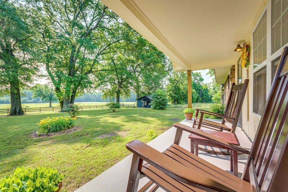 Delaware Vacation Rental: Walk to Lake Dardanelle! - Mill Creek, AR