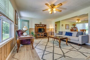 House (4 Bedrooms) | Interior - Delaware Vacation Rental: Walk to Lake Dardanelle! (Delaware)