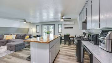 House (5 Bedrooms) | Interior