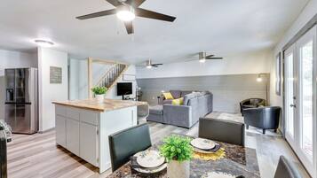 House (5 Bedrooms) | Interior