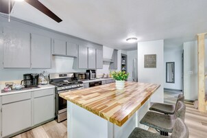 House (5 Bedrooms) | Interior