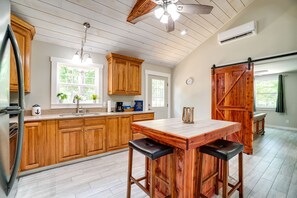 Casa (1 Bedroom) | Cocina privada | Microondas, licuadora, utensilios de cocina y máquina de hielo 