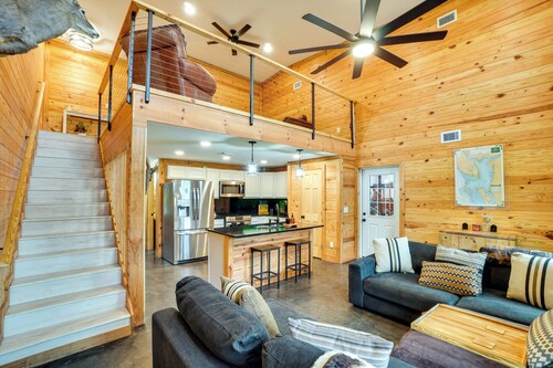 3 Mi to Lake Harney: Home on 6 Acres w/ Fire Pit
