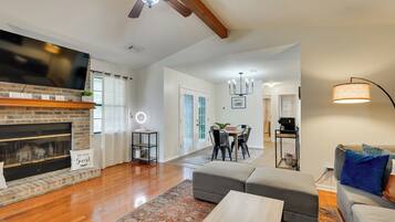 House (4 Bedrooms) | Front of property