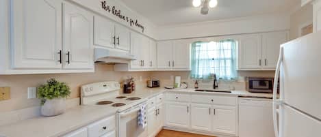 House (4 Bedrooms) | Interior