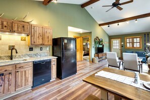 House (2 Bedrooms) | Interior