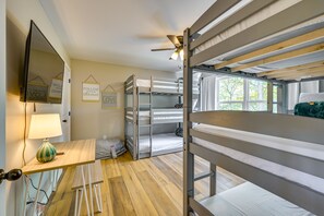 3 bedrooms, free cots/infant beds, bed sheets - Peaceful Leitchfield Cabin by Mammoth Cave NP (Leitchfield)