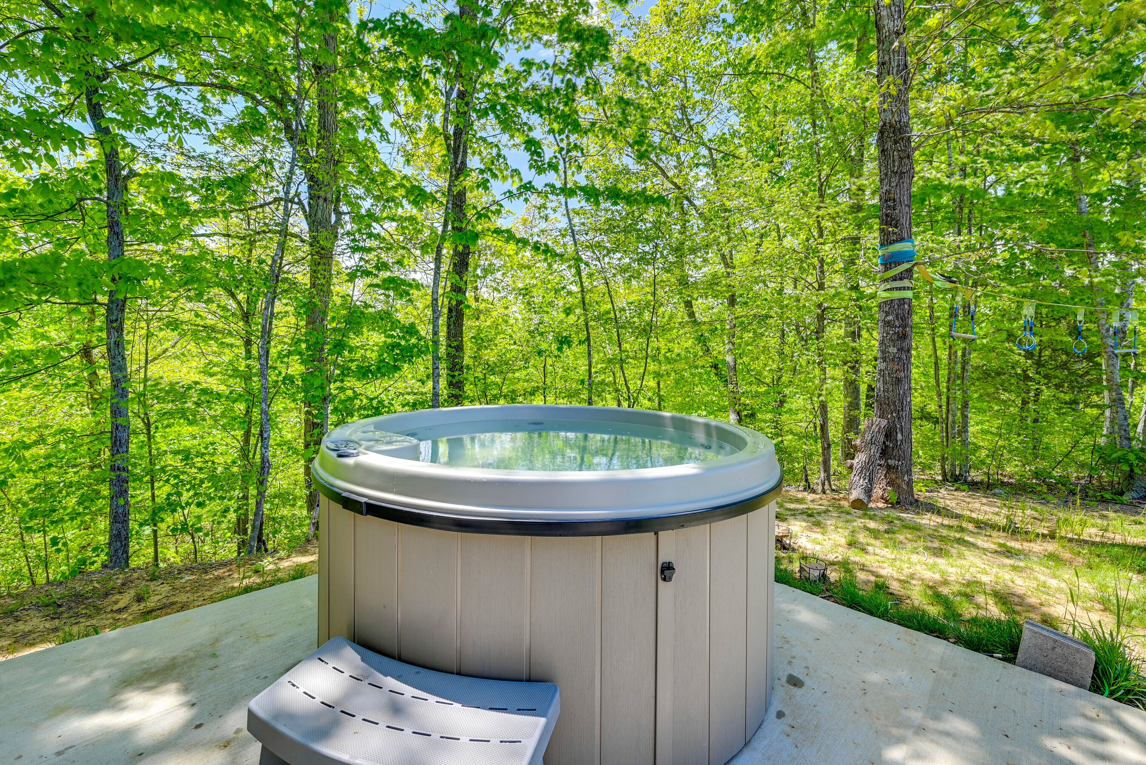 Outdoor spa tub