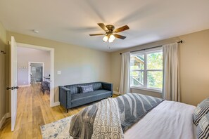 3 bedrooms, free cots/infant beds, bed sheets - Peaceful Leitchfield Cabin by Mammoth Cave NP (Leitchfield)