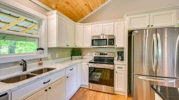 Rumah (3 Bedrooms) | Dapur pribadi | Microwave, oven, kompor, dan mesin pencuci piring