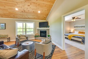 電視、壁爐、書籍